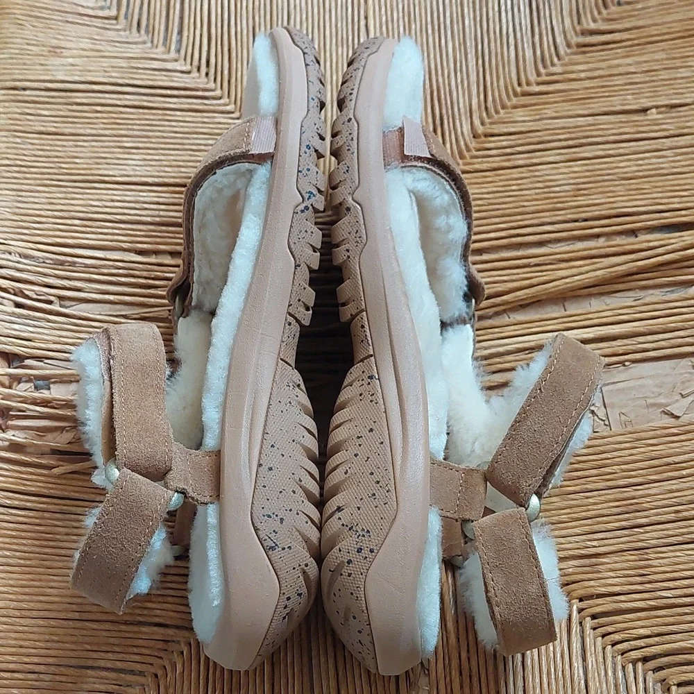 Teva Hurricane Shearling Sandals *FINAL PRICE* - Picture 4 of 11